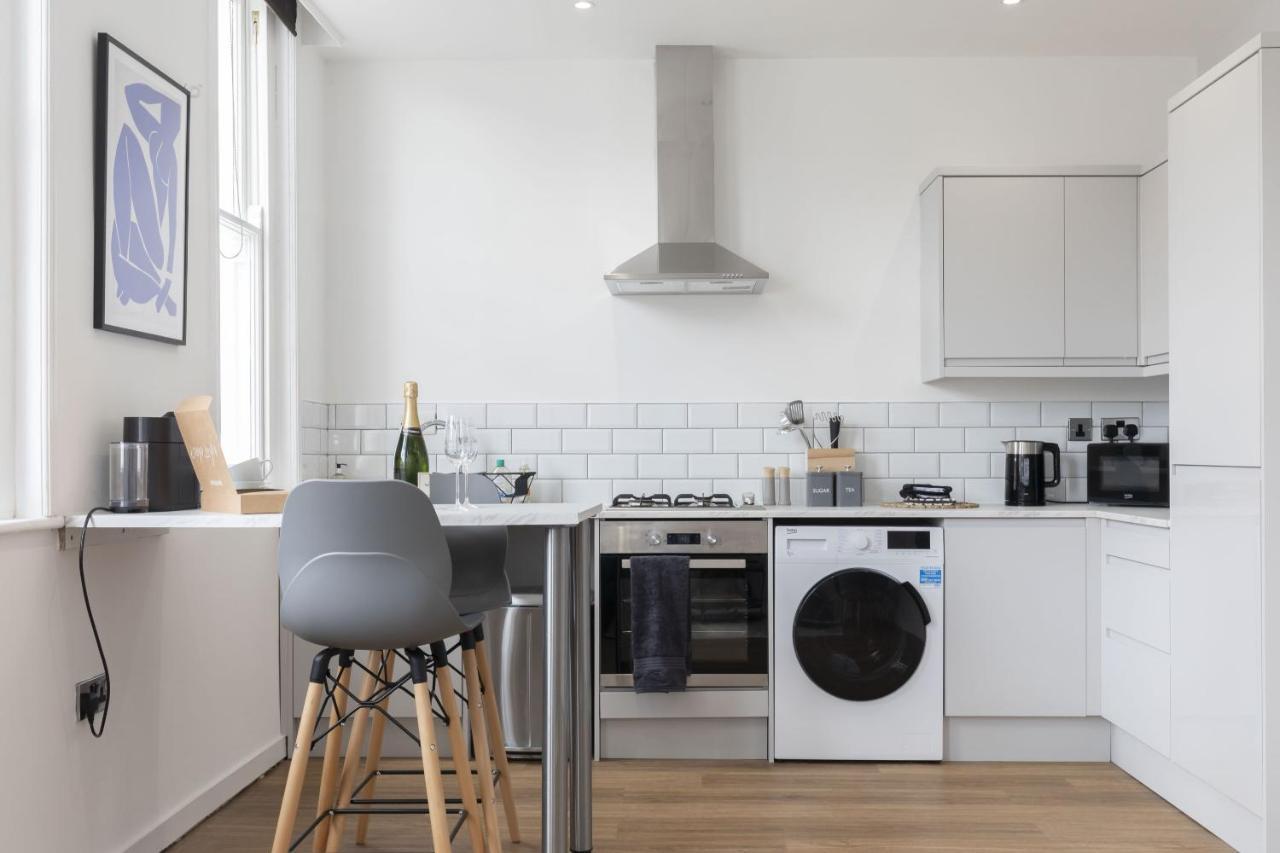 Apartment Beautifully Presented Newly Renovated City-centre In *
